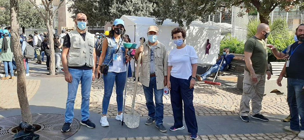 From left to right, photographer Fouad Fouani, Nadine Abi Zeid Daou, Mounir Tabet and Najat Rochdi have joined in the task of removing debris from the streets in Beirut.